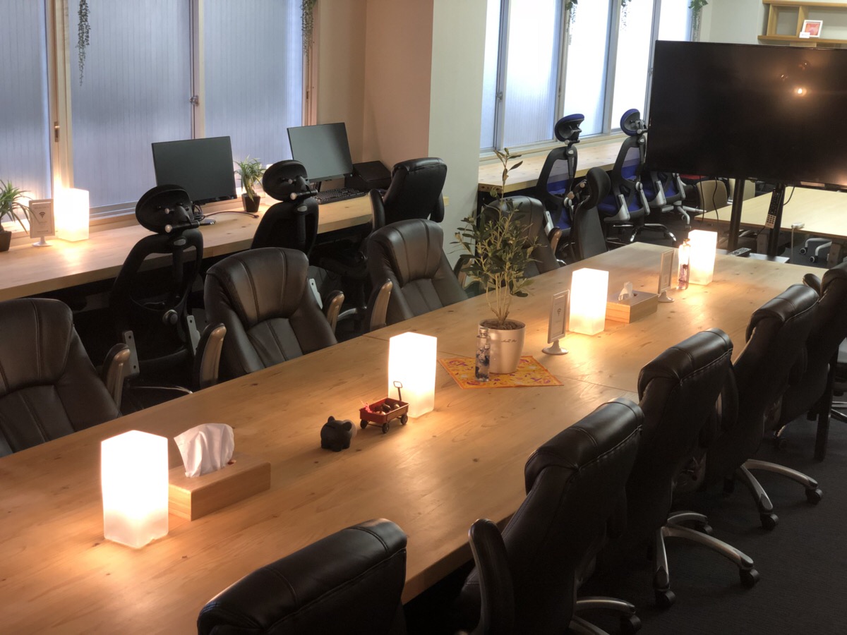 ROUGH LABO TECH 扇町 / オフィス・コワーキングスペース【駅前】ジャスの流れるスタイリッシュな会議スペース