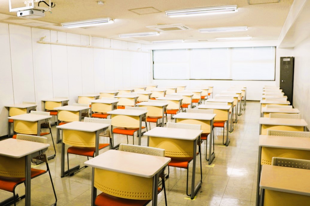 学校法人ＹＩＣ学院の貸し会議室・貸し教室