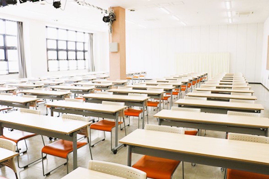 学校法人ＹＩＣ学院の貸し会議室・貸し教室