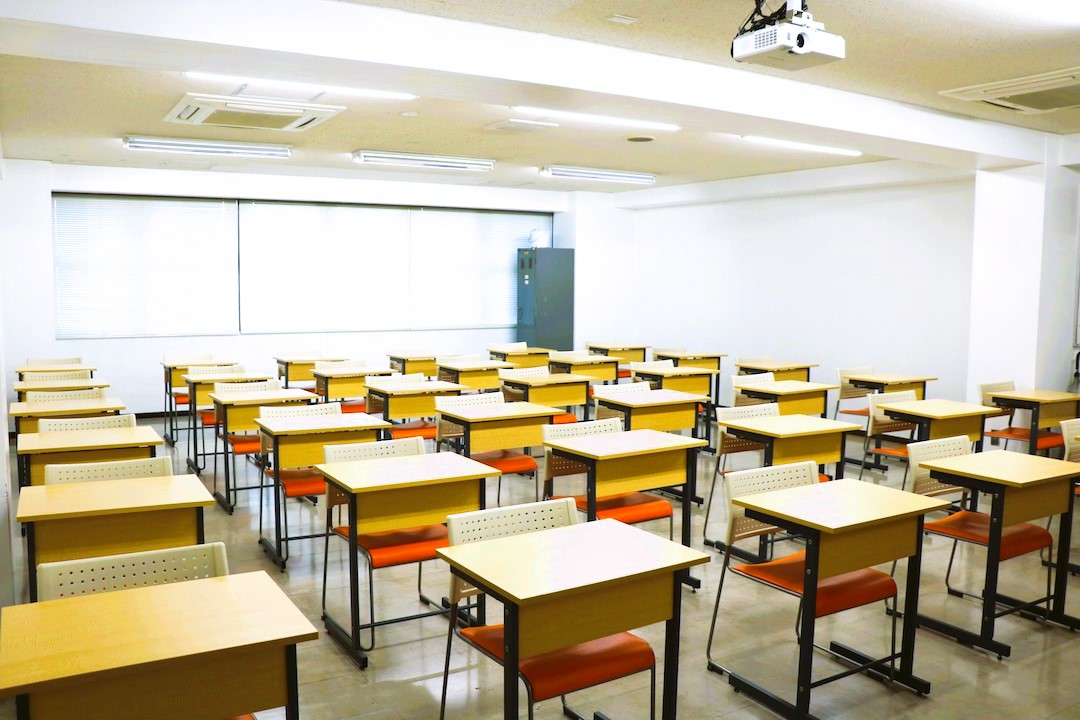 学校法人ＹＩＣ学院の貸し会議室・貸し教室