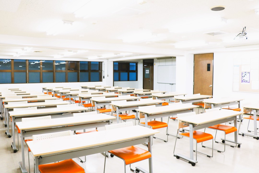 学校法人YIC学院の貸し会議室・貸し教室