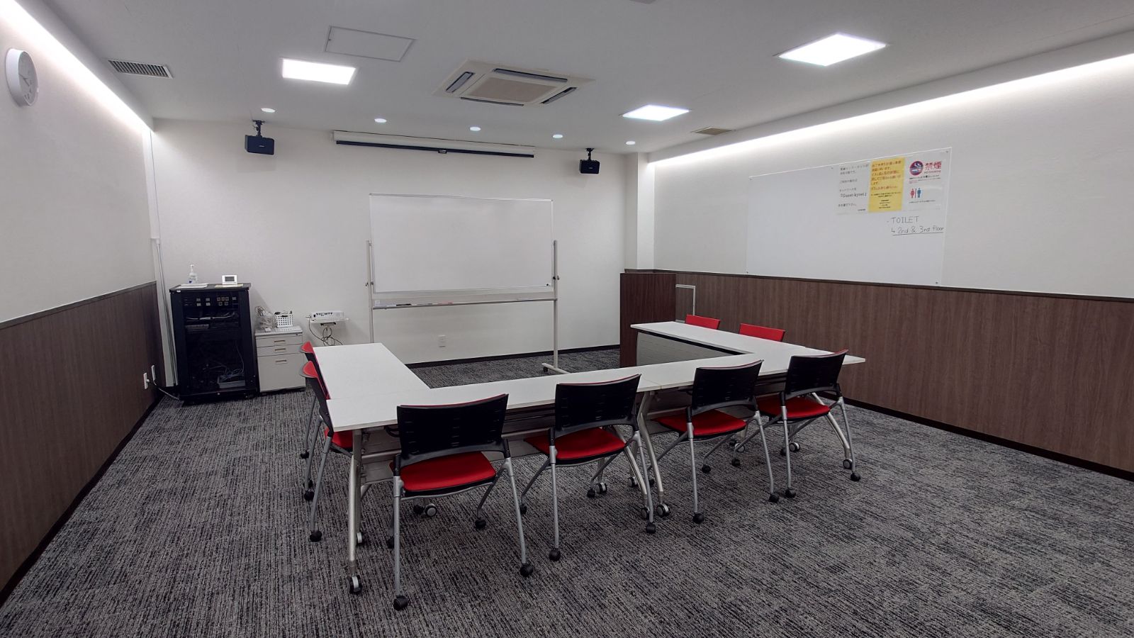 ニュー共栄ビル地下会議室