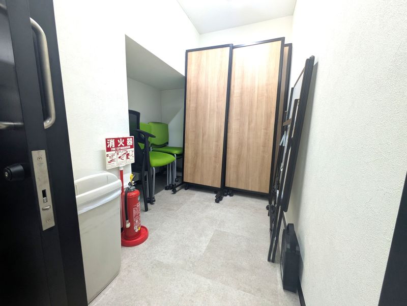 ニュー共栄ビル地下会議室