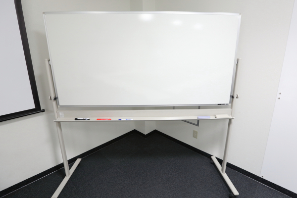 ニュー共栄ビル地下会議室