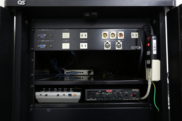 ニュー共栄ビル地下会議室