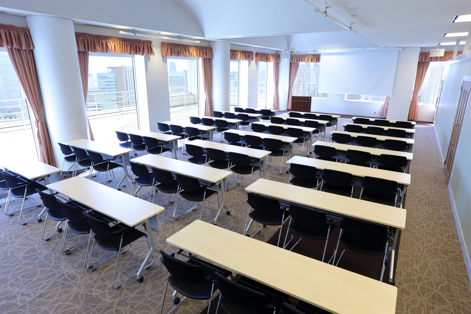 梅田スカイビル会議室