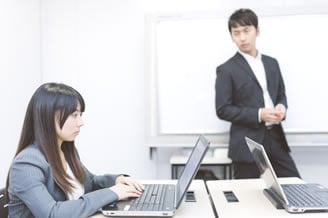 会議の上手な進め方とは?「目的・ゴールの設定」「ファシリテーターの参加」が重要!